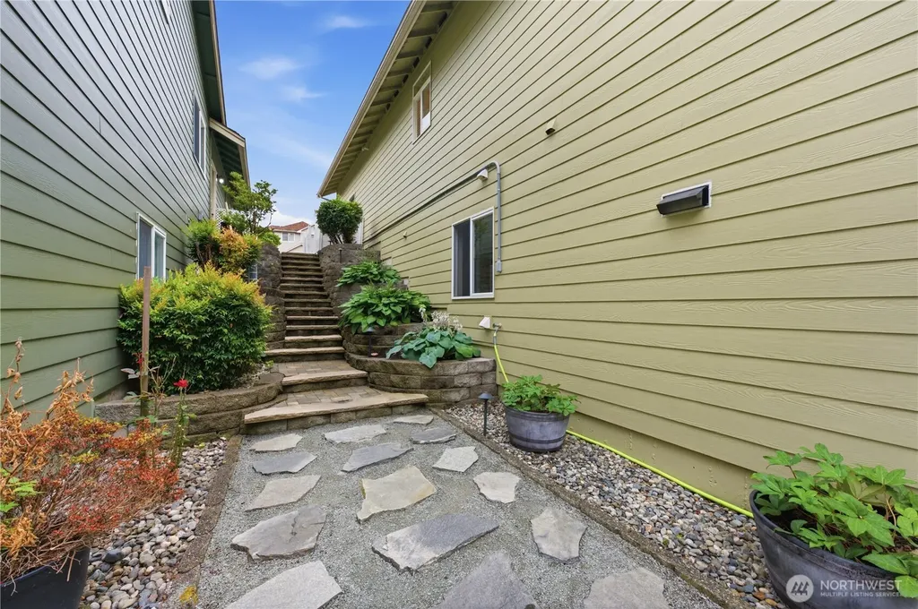 18012 Ambleside Court Arlington WA 98223