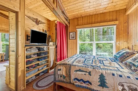 10707 Thompson Creek Road Deming WA 98244