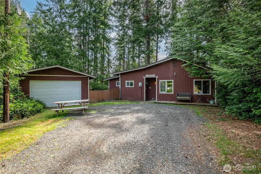 1207 E Madrona Boulevard NW Lakebay WA 98349