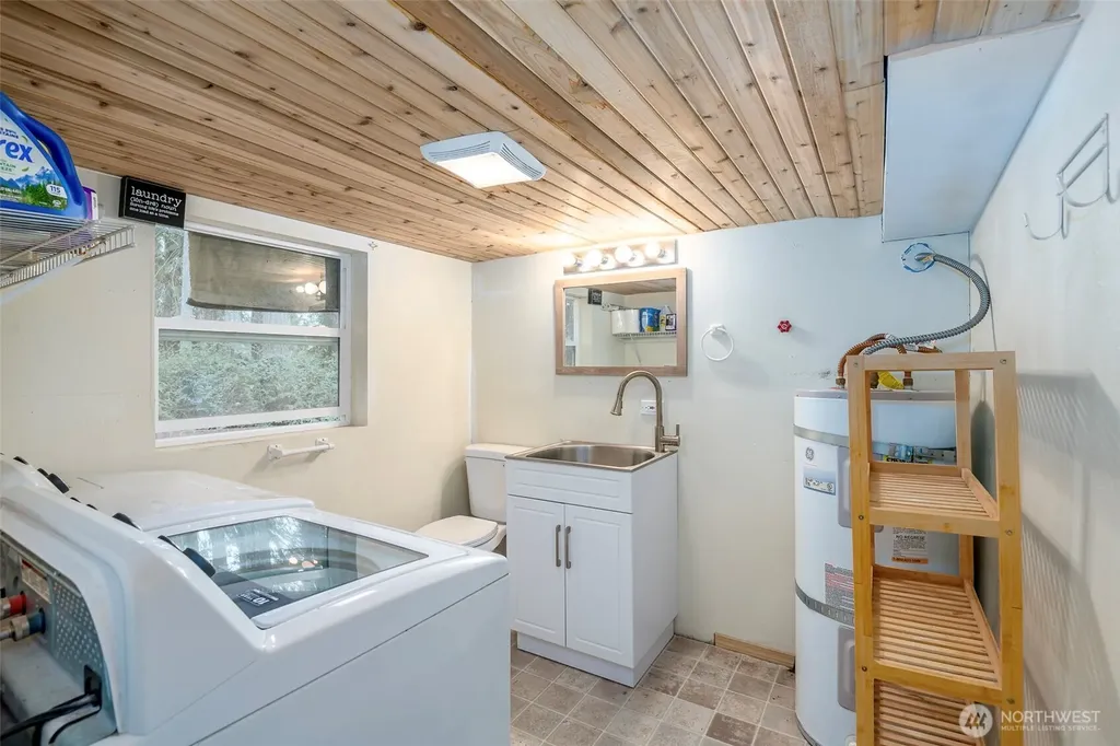 1207 E Madrona Boulevard NW Lakebay WA 98349