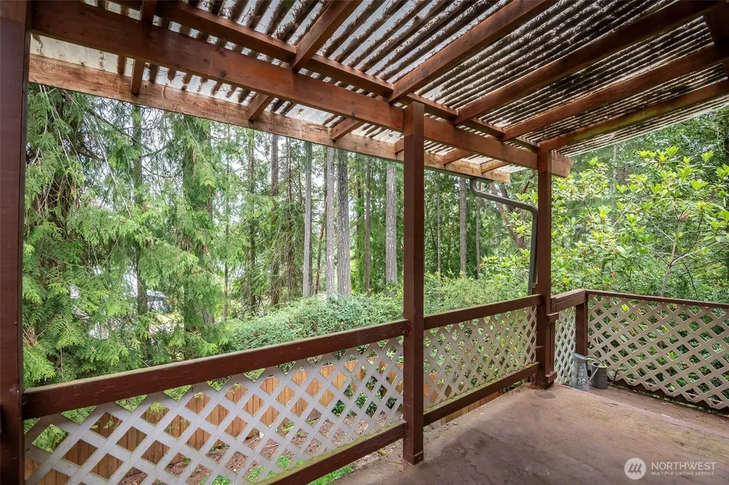 1207 E Madrona Boulevard NW Lakebay WA 98349