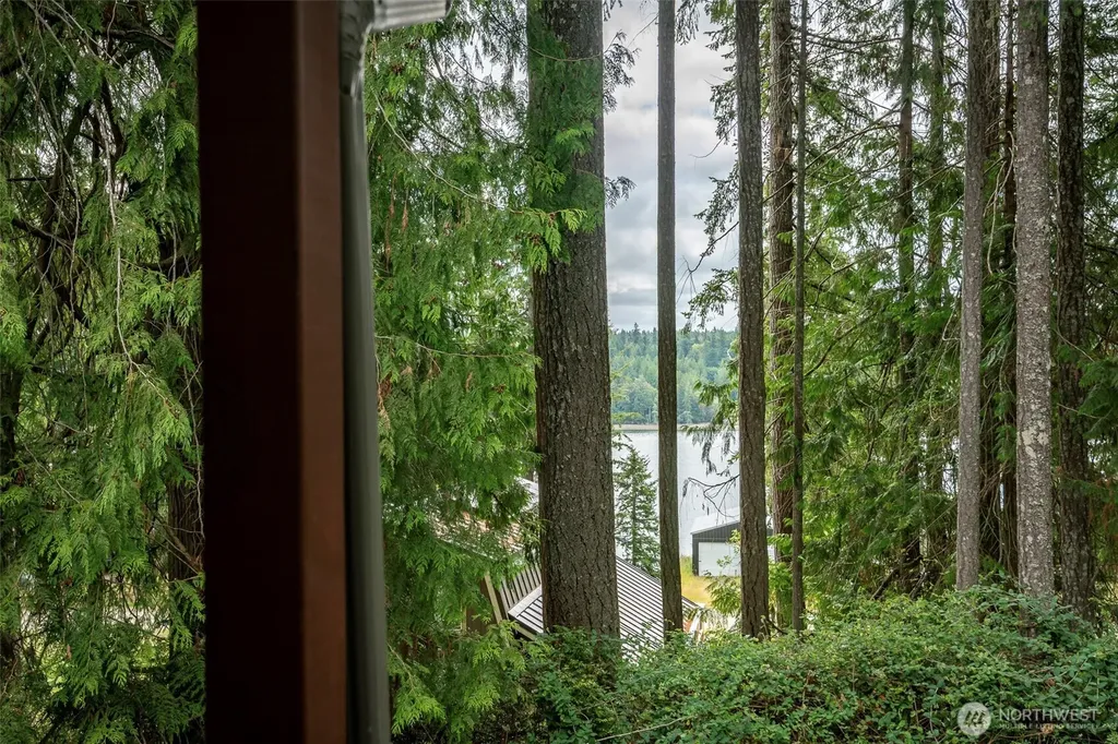 1207 E Madrona Boulevard NW Lakebay WA 98349