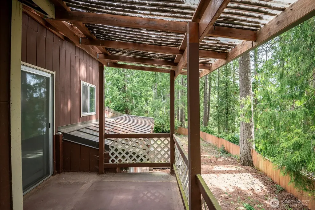 1207 E Madrona Boulevard NW Lakebay WA 98349