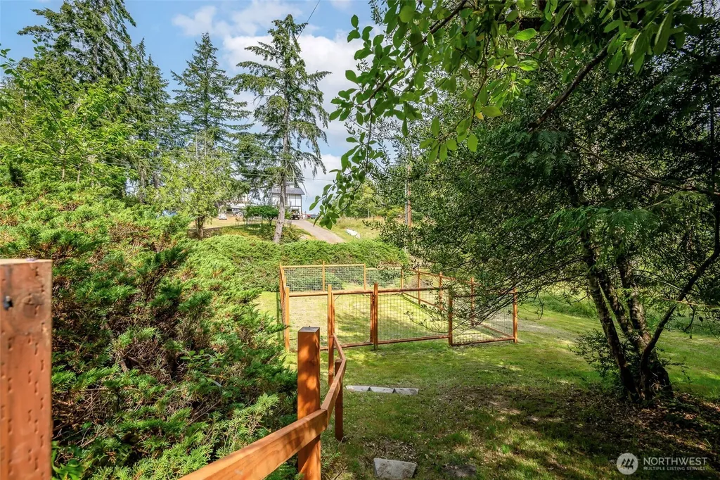 1207 E Madrona Boulevard NW Lakebay WA 98349