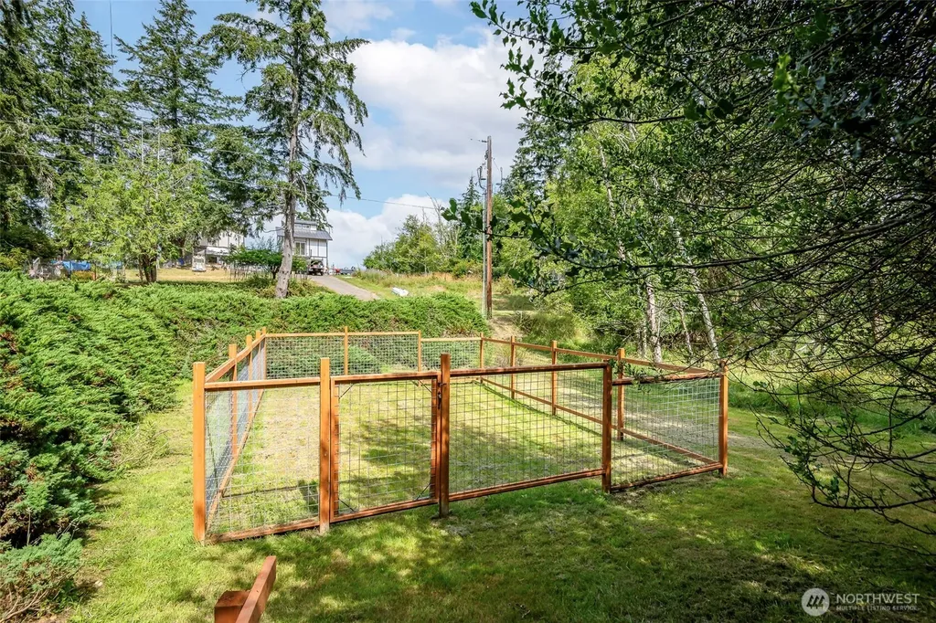 1207 E Madrona Boulevard NW Lakebay WA 98349