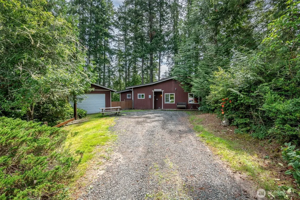 1207 E Madrona Boulevard NW Lakebay WA 98349