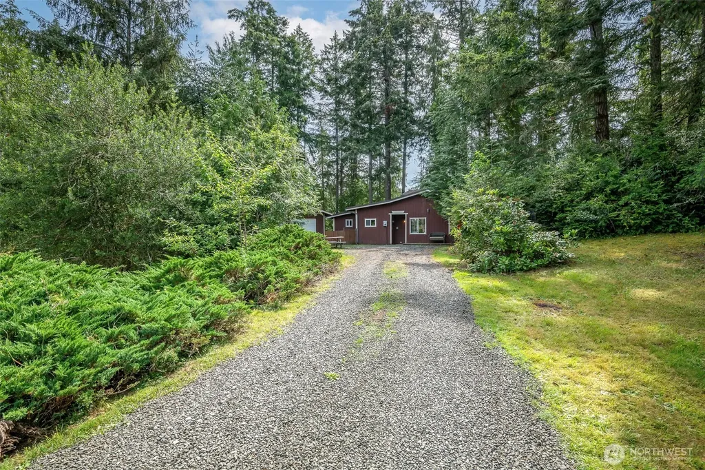 1207 E Madrona Boulevard NW Lakebay WA 98349