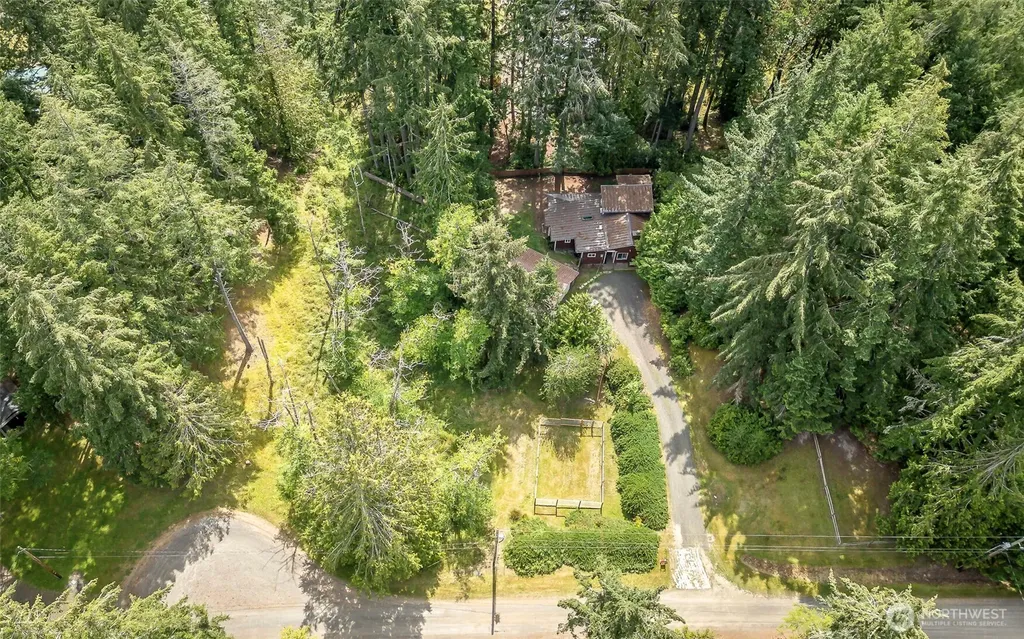 1207 E Madrona Boulevard NW Lakebay WA 98349