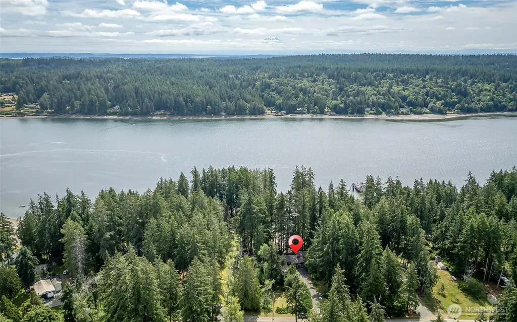 1207 E Madrona Boulevard NW Lakebay WA 98349