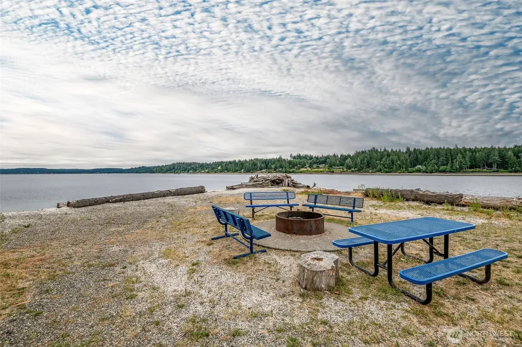 1207 E Madrona Boulevard NW Lakebay WA 98349