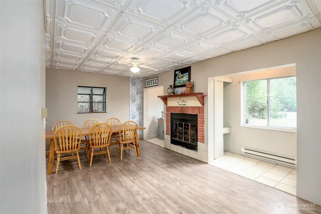 1207 E Madrona Boulevard NW Lakebay WA 98349