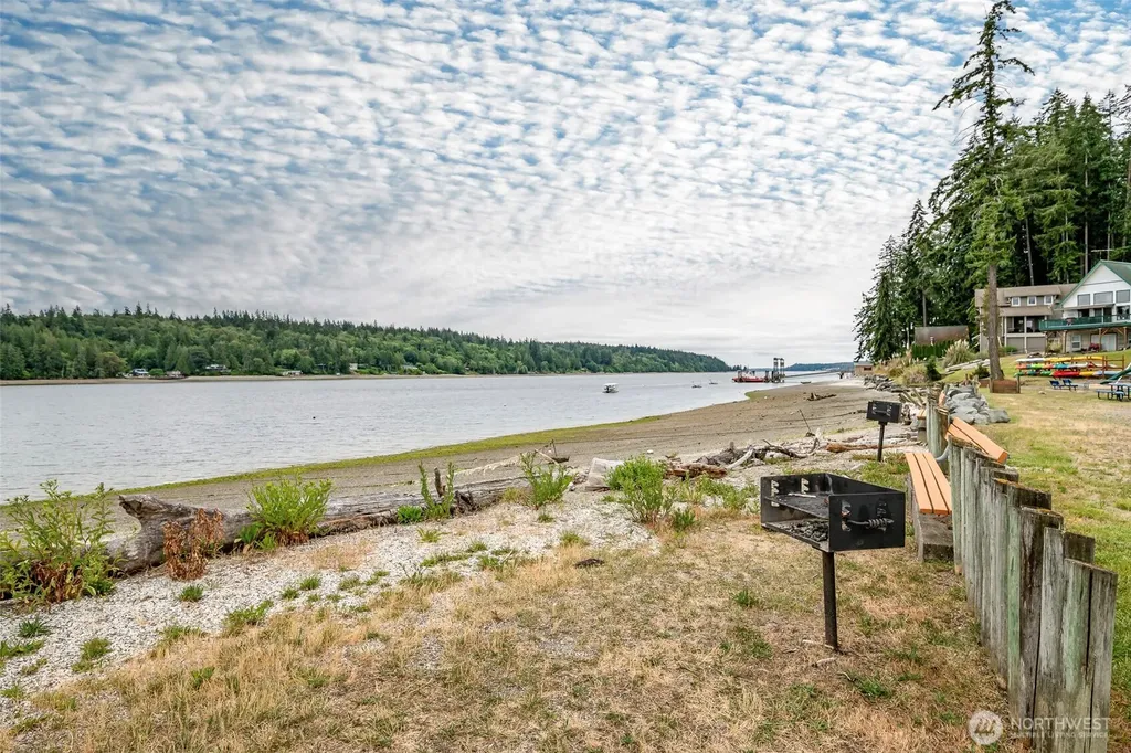 1207 E Madrona Boulevard NW Lakebay WA 98349