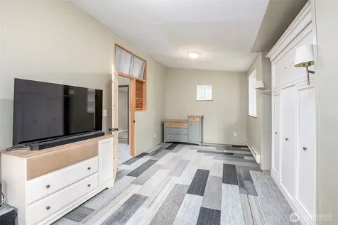1207 E Madrona Boulevard NW Lakebay WA 98349