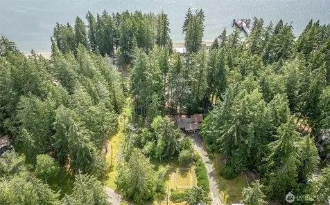 1207 E Madrona Boulevard NW Lakebay WA 98349