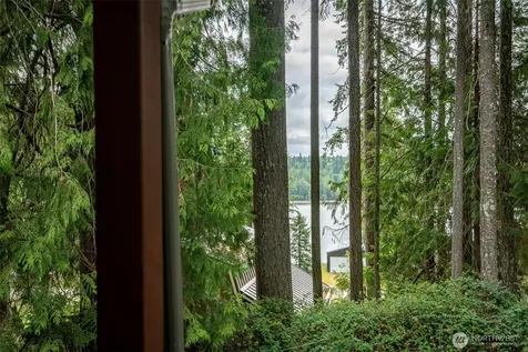 1207 E Madrona Boulevard NW Lakebay WA 98349