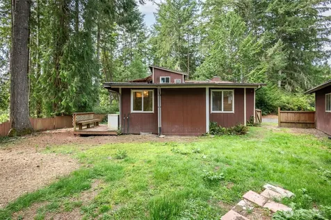 1207 E Madrona Boulevard NW Lakebay WA 98349