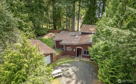 1207 E Madrona Boulevard NW Lakebay WA 98349