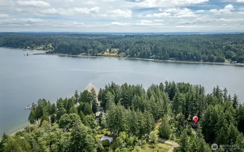 1207 E Madrona Boulevard NW Lakebay WA 98349