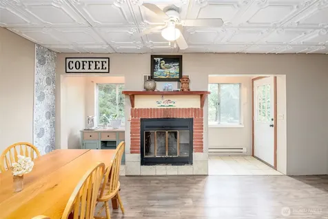1207 E Madrona Boulevard NW Lakebay WA 98349