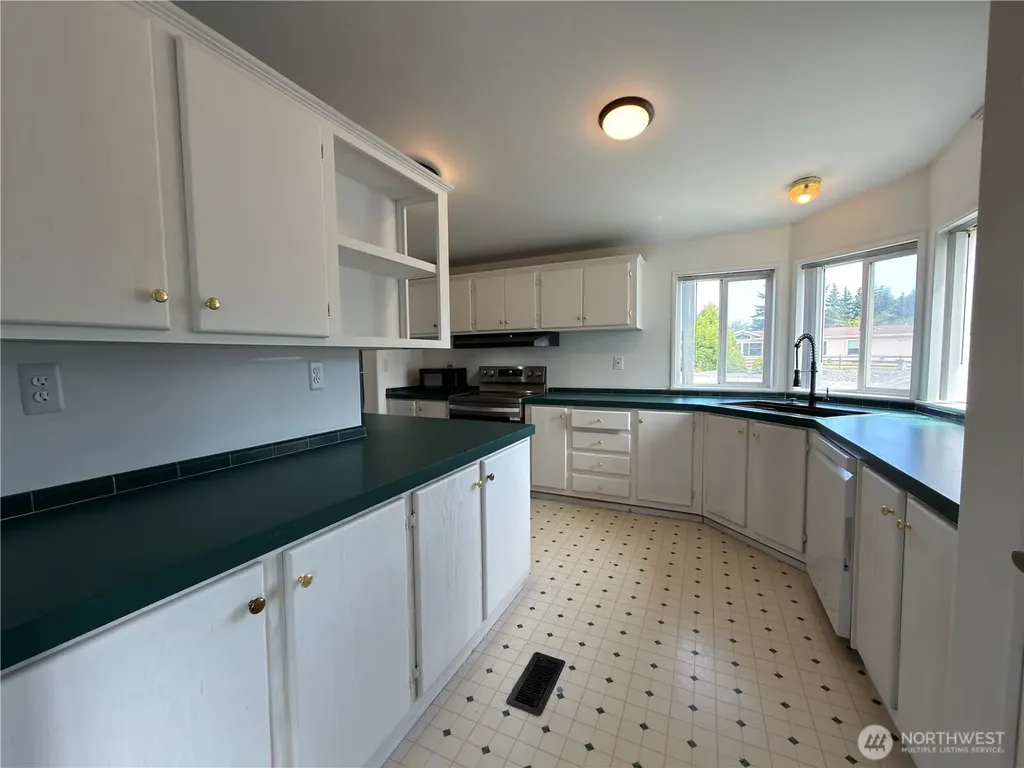 1704 S Delores Place Port Angeles WA 98363
