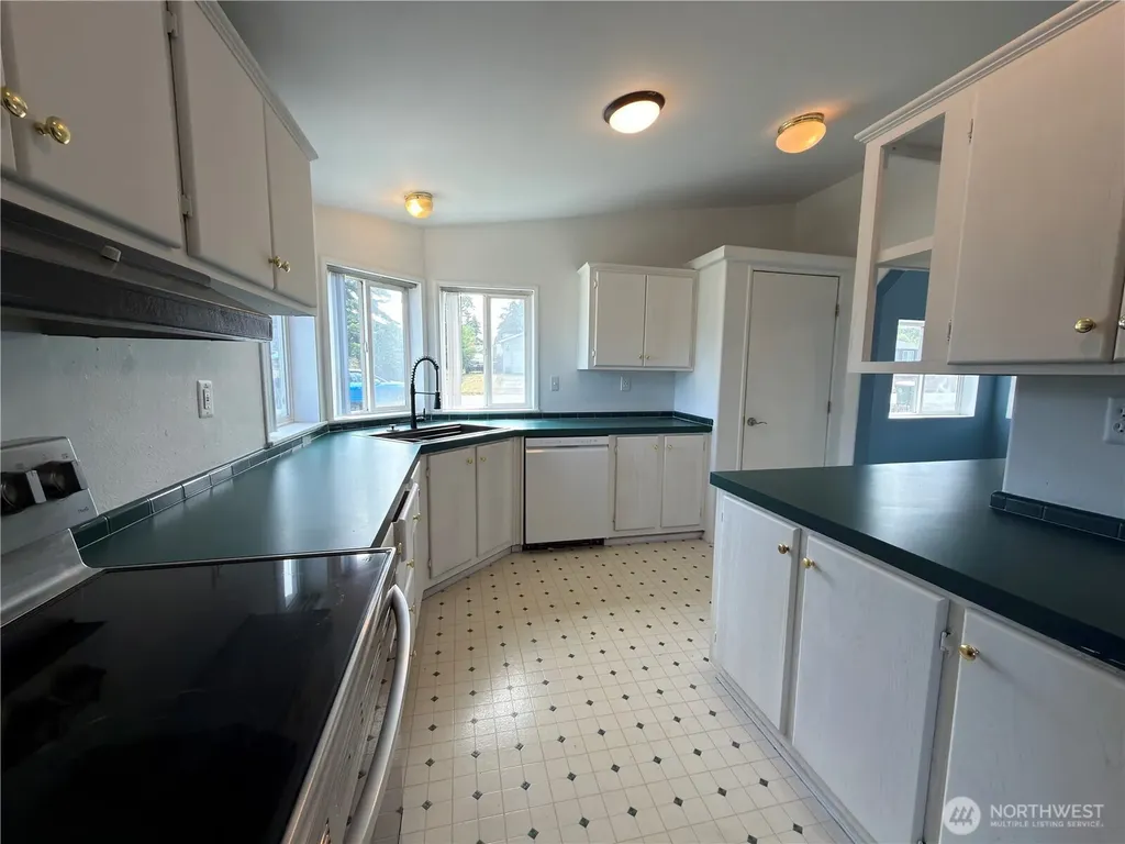 1704 S Delores Place Port Angeles WA 98363