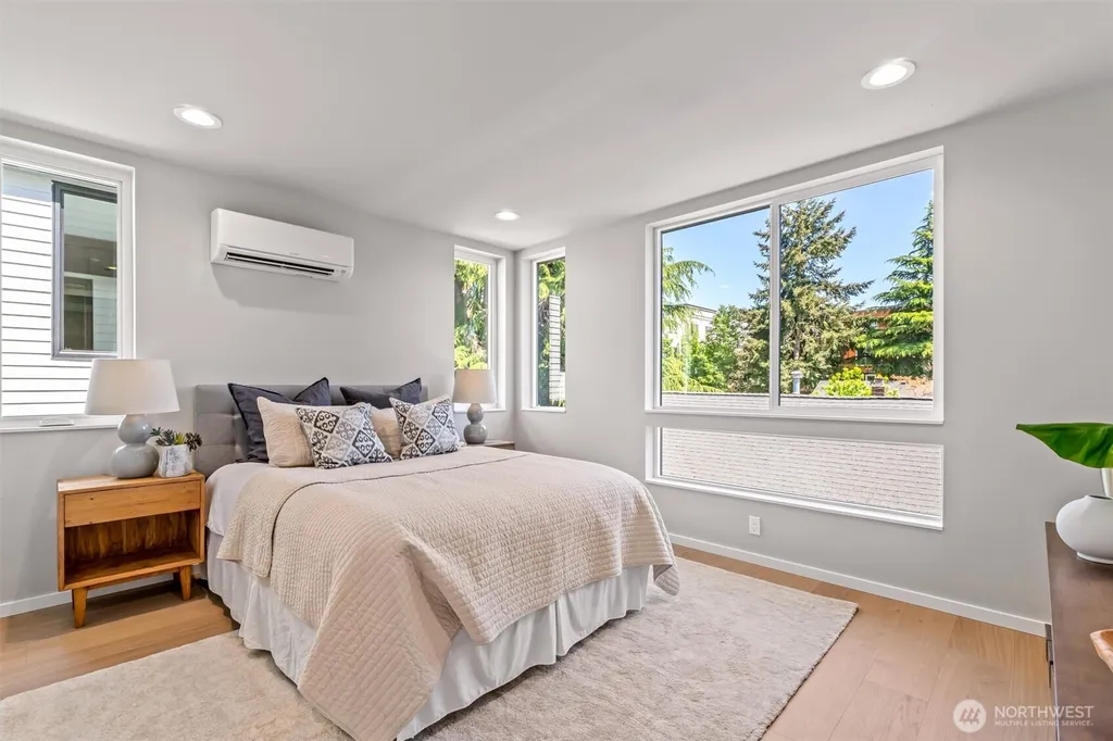 4464 Midvale Avenue N Seattle WA 98103
