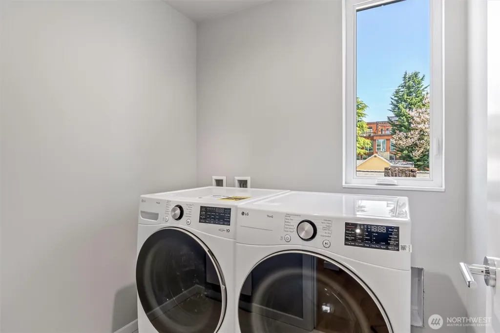 4464 Midvale Avenue N Seattle WA 98103