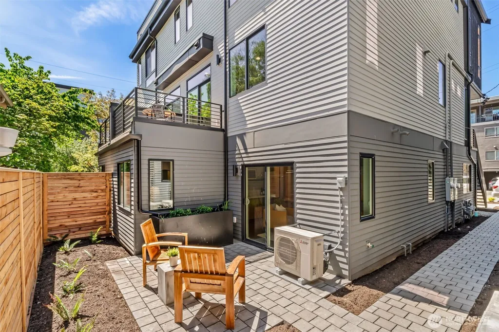 4464 Midvale Avenue N Seattle WA 98103