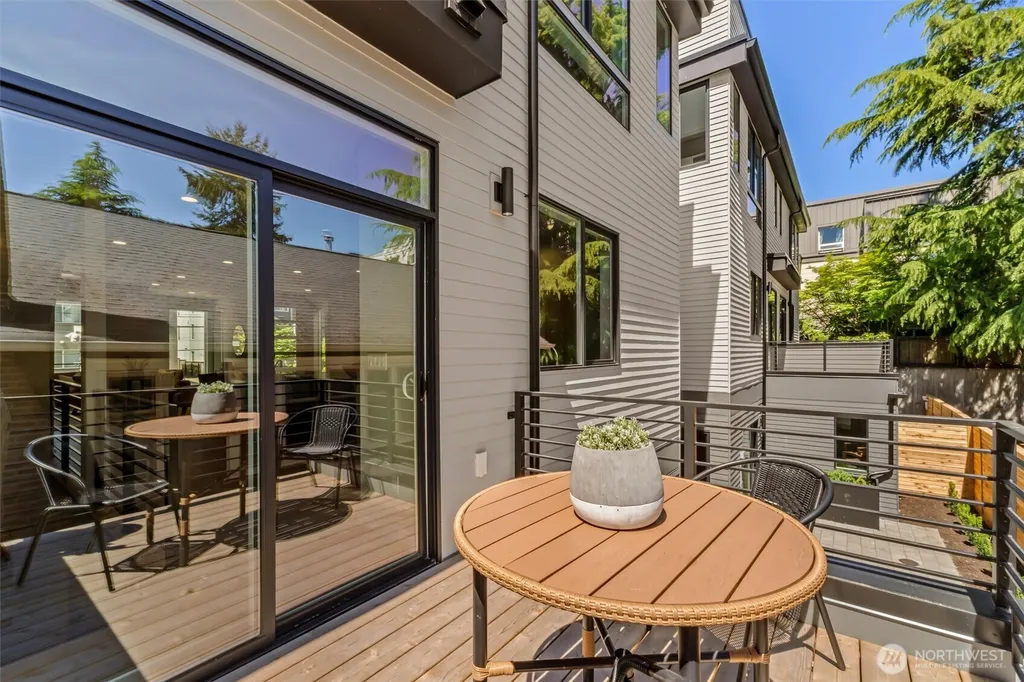 4464 Midvale Avenue N Seattle WA 98103
