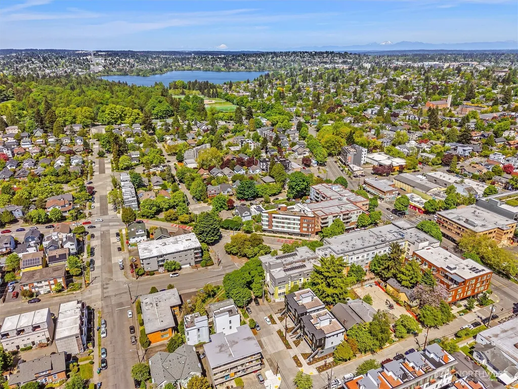 4464 Midvale Avenue N Seattle WA 98103