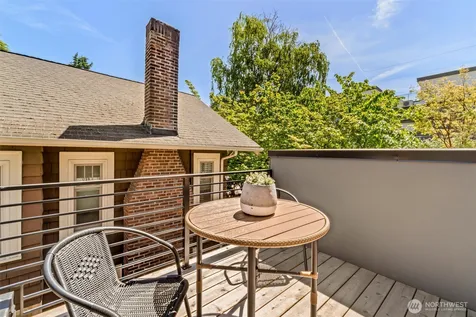 4464 Midvale Avenue N Seattle WA 98103