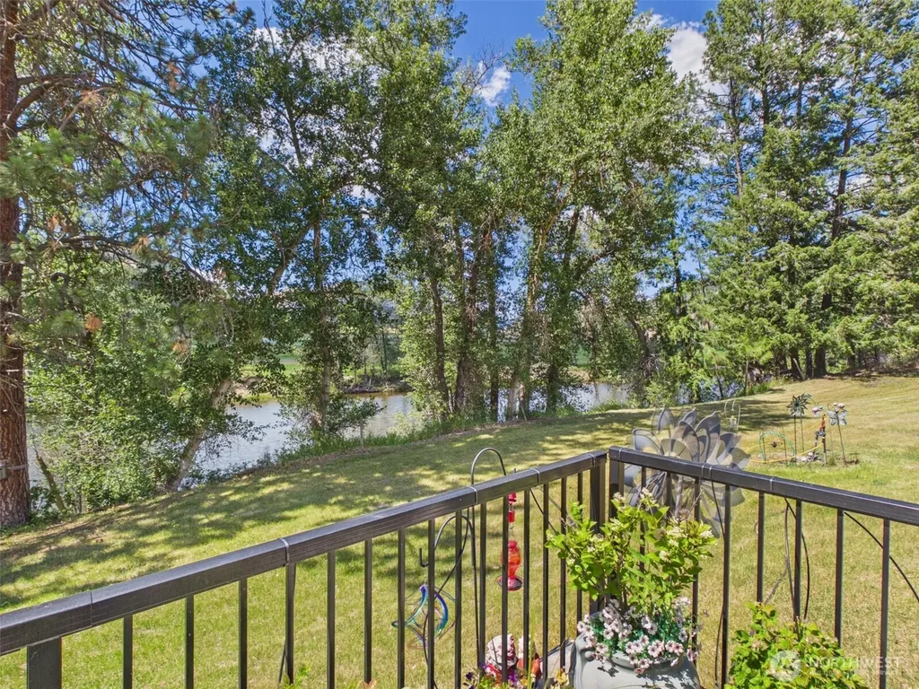 19 Louie Creek Road Curlew WA 99118