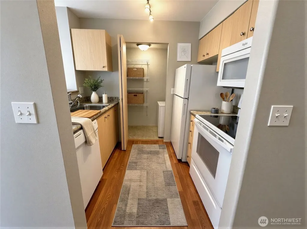 2818 Grand Avenue Everett WA 98201