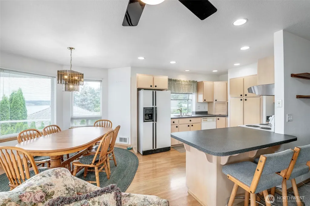 1550 13th Court Fox Island WA 98333