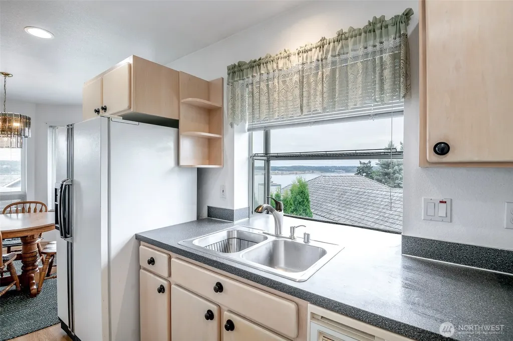 1550 13th Court Fox Island WA 98333