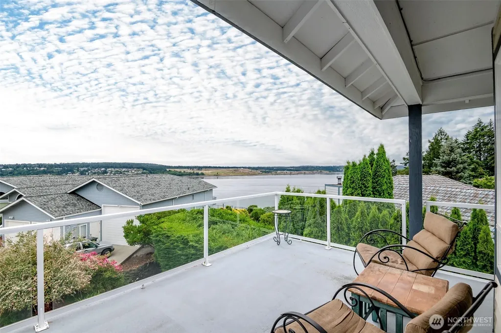 1550 13th Court Fox Island WA 98333