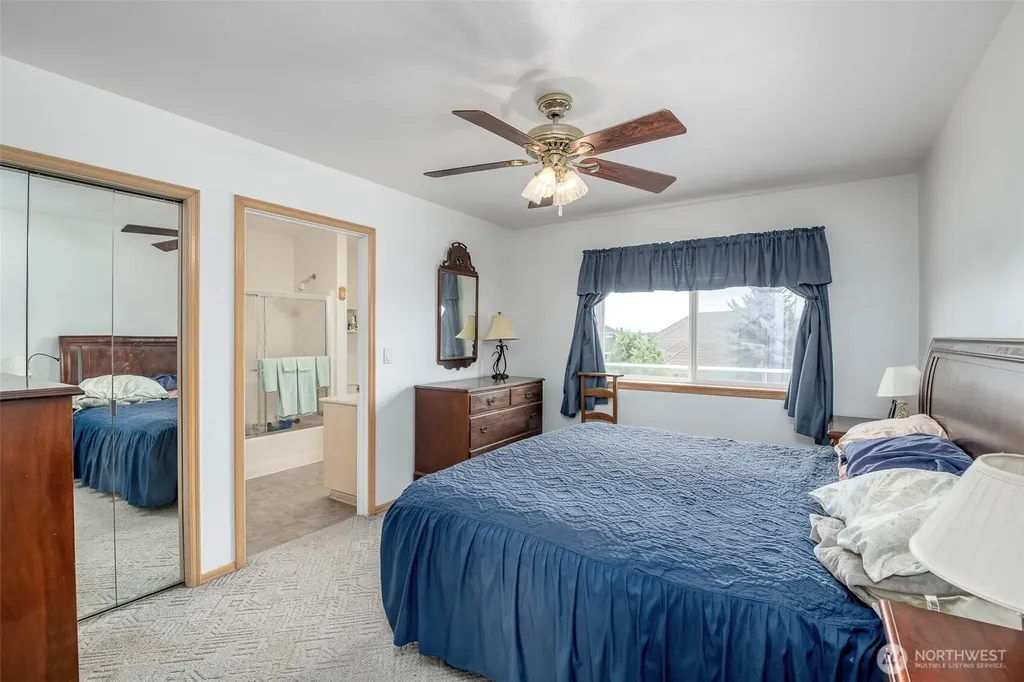 1550 13th Court Fox Island WA 98333