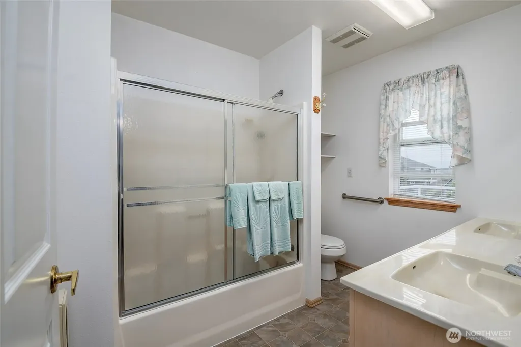 1550 13th Court Fox Island WA 98333