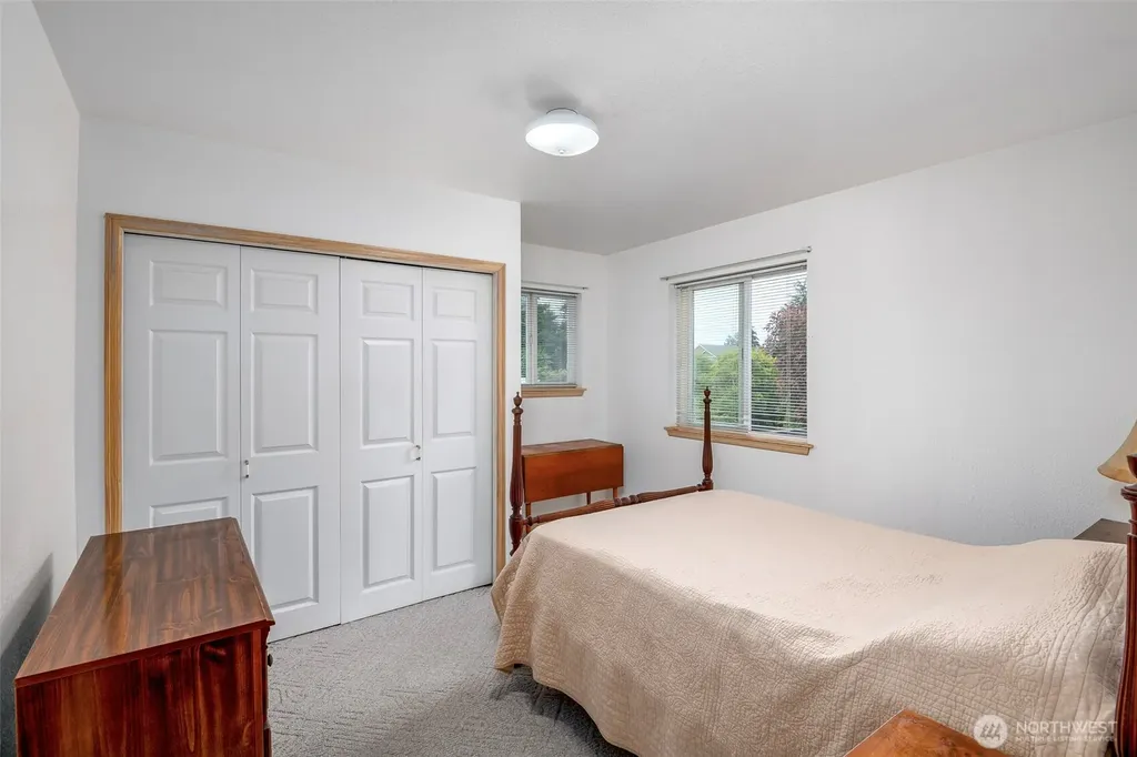 1550 13th Court Fox Island WA 98333