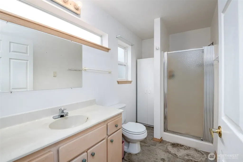 1550 13th Court Fox Island WA 98333