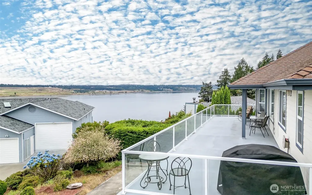 1550 13th Court Fox Island WA 98333