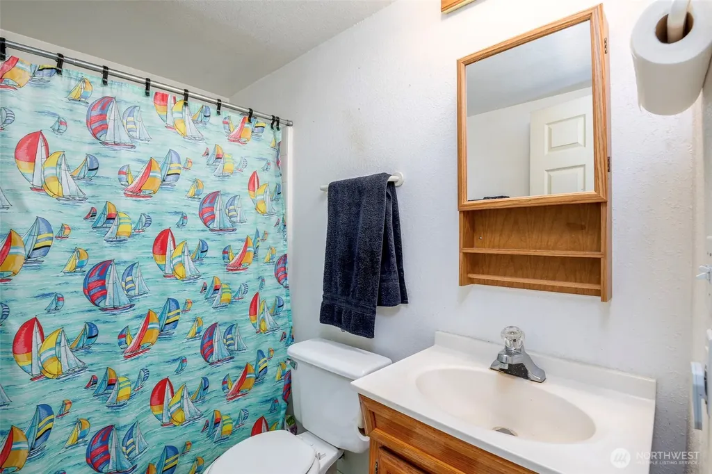 1550 13th Court Fox Island WA 98333