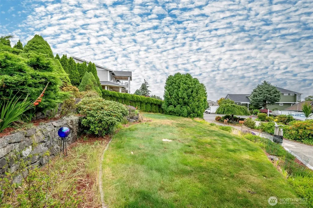 1550 13th Court Fox Island WA 98333