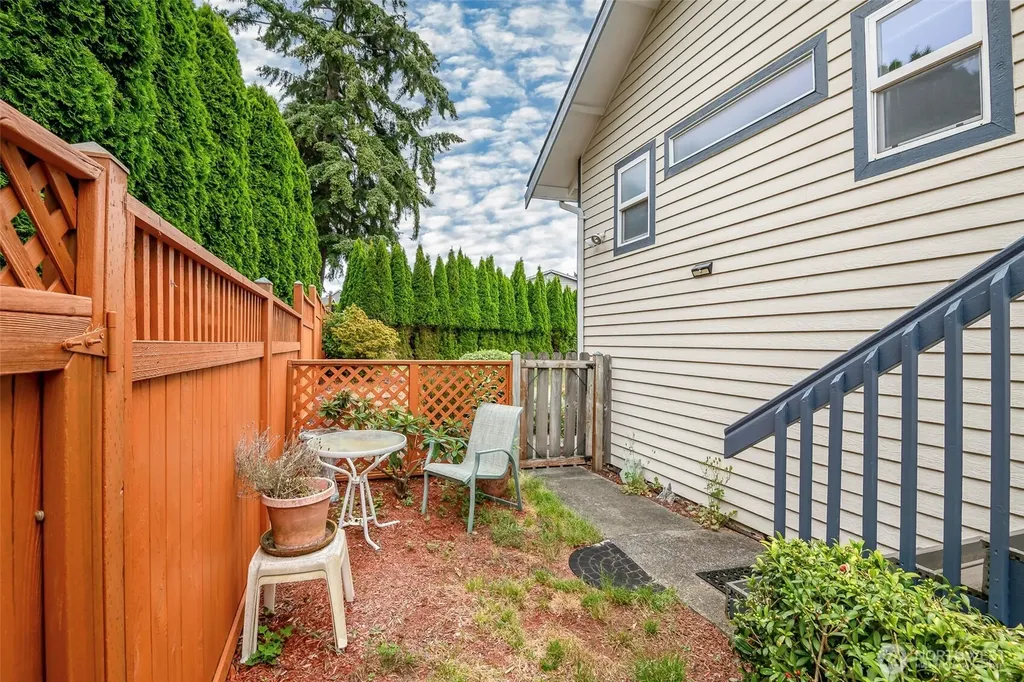 1550 13th Court Fox Island WA 98333
