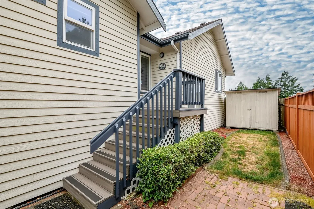 1550 13th Court Fox Island WA 98333