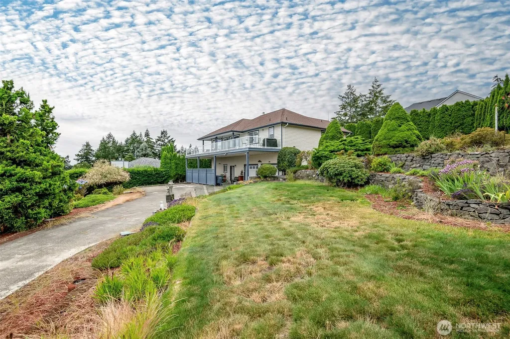 1550 13th Court Fox Island WA 98333