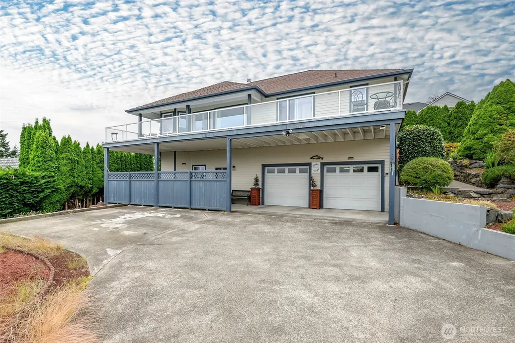 1550 13th Court Fox Island WA 98333