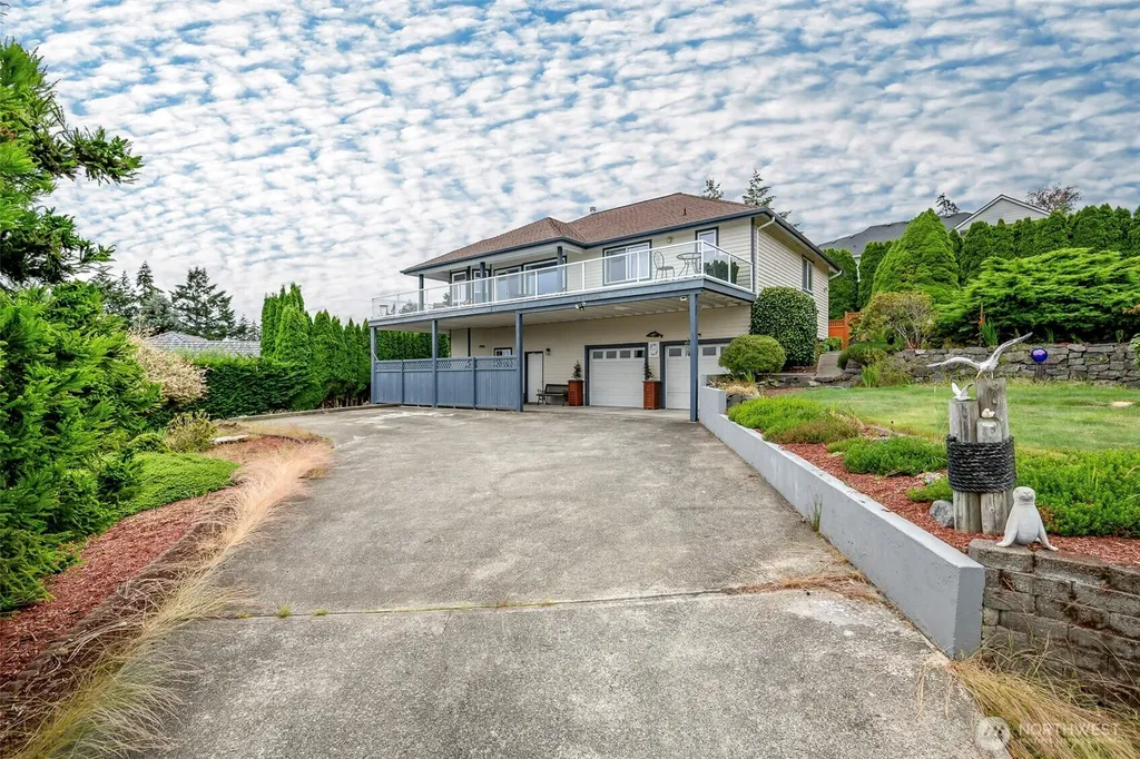 1550 13th Court Fox Island WA 98333