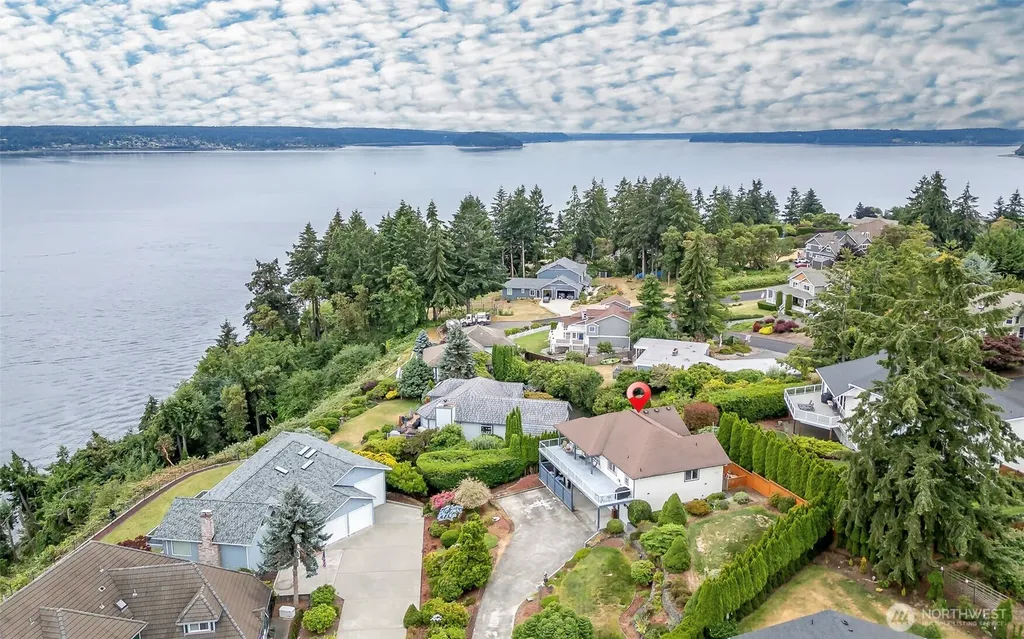 1550 13th Court Fox Island WA 98333