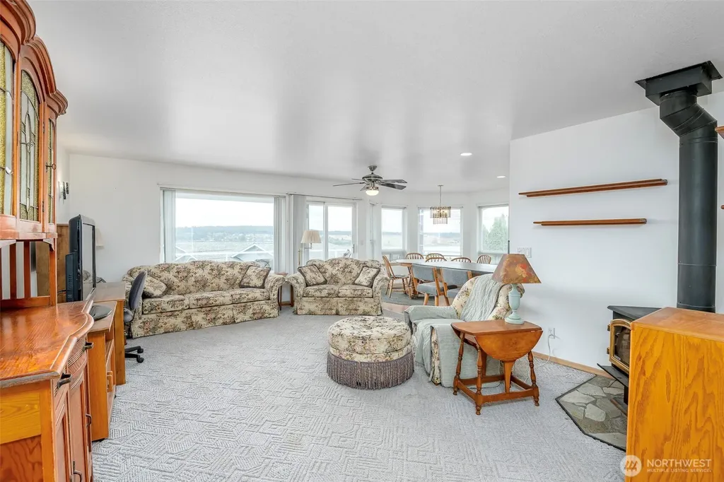1550 13th Court Fox Island WA 98333